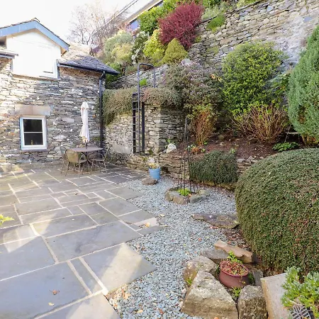 Courtyard Nyaraló *